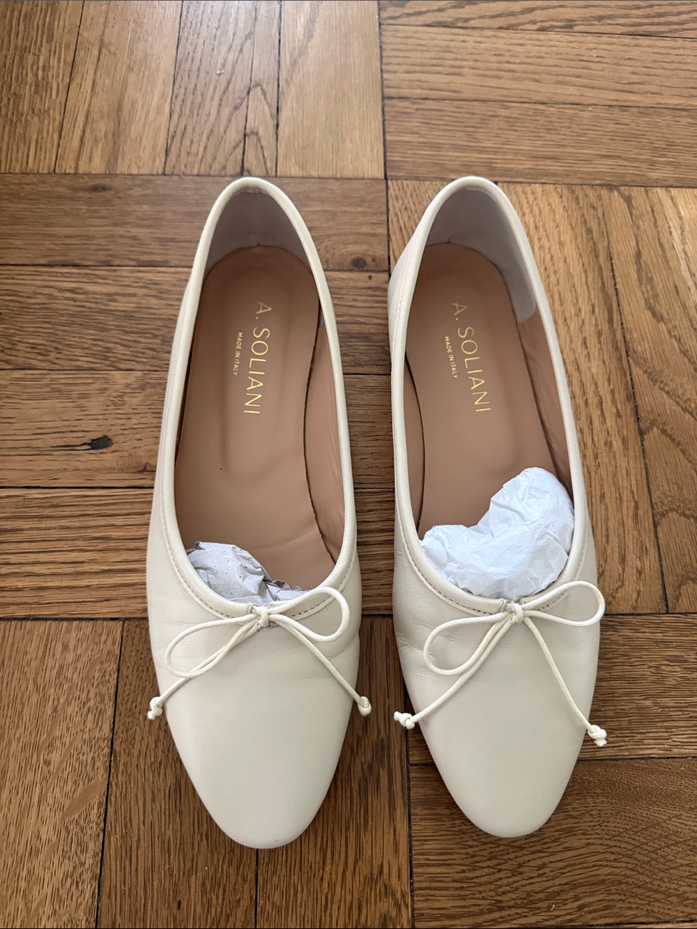 A. Soliani Como Ballet Flats in Ivory, Size 37!